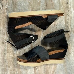 Women’s OTBT Teamwork black/grey leather sandals- Size 9.5